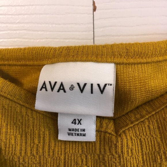 Ava & Viv Elbow Short Sleeve Top - Picture 2 of 6